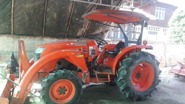 ขายรถไถKubota L4708 สภาพดีสวยๆเดิมๆ พร้อมอุปกรณ์หน้าหลัง ขายรถไถKubota L4708 สภาพดีสวยๆเดิมๆ พร้อมอุปกรณ์หน้าหลัง