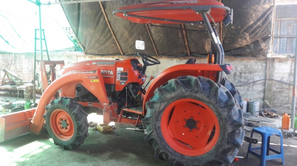 ขายรถไถKubota L4708 สภาพดีสวยๆเดิมๆ พร้อมอุปกรณ์หน้าหลัง ขายรถไถKubota L4708 สภาพดีสวยๆเดิมๆ พร้อมอุปกรณ์หน้าหลัง