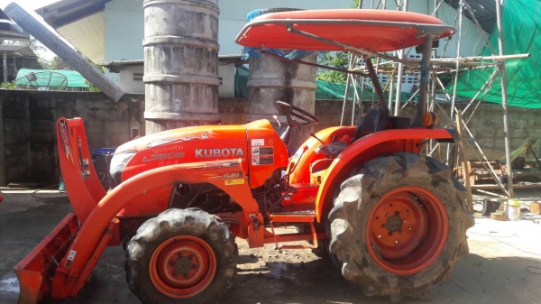 ขายรถไถKubota L4708 สภาพดีสวยๆเดิมๆ พร้อมอุปกรณ์หน้าหลัง ขายรถไถKubota L4708 สภาพดีสวยๆเดิมๆ พร้อมอุปกรณ์หน้าหลัง
