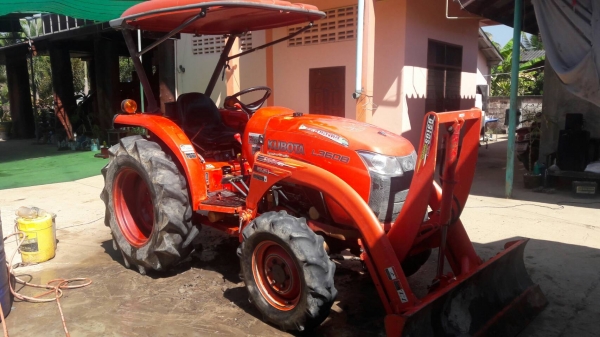 ขายรถไถKubota L4708 สภาพดีสวยๆเดิมๆ พร้อมอุปกรณ์หน้าหลัง ขายรถไถKubota L4708 สภาพดีสวยๆเดิมๆ พร้อมอุปกรณ์หน้าหลัง