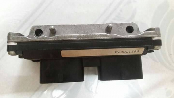 ขาย!!!  กล่องแต่ง Ducati Monster 695