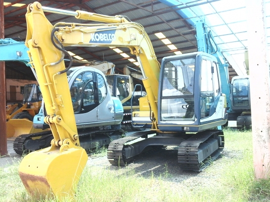ขายรถขุด KOBELCO SK 60-1 มาร์คทีมีลายใบ 40 มีแอร์เอกสารอินวอยไฟฟ้าครบเก่านอกแท้สภาพเดิมยังไม่ใช้งานในไทยสภาพเต็มทุกอย่างพร้อมใช้ร้านละอองดาวแทรคเตอร์นครชัยศรี