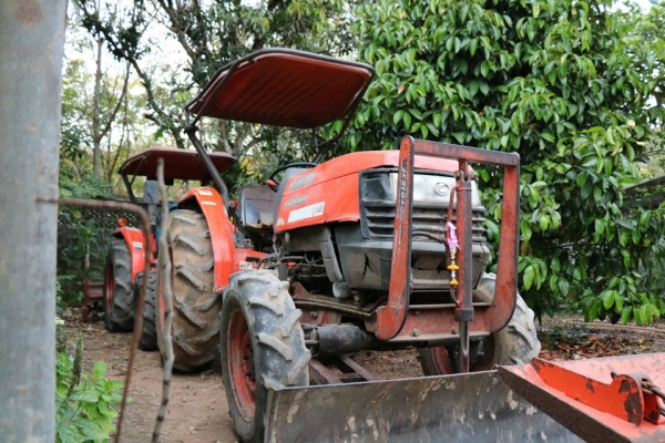 ขายรถไถ KUBOTA L4508 DI แถมดันหน้า ผาน 6 ทะเบียนพร้อมโอน ราคา 230,000 อ.แกลง จ.ระยอง มีรถขนส่งบริการขนส่งทั่วไทย DC Tractor Rayong 0818618678,0899347475 https://www.facebook.com/DC-Tractor-Rayong-3071545327&hellip;/shop&hellip; id line=081-8618678 id line