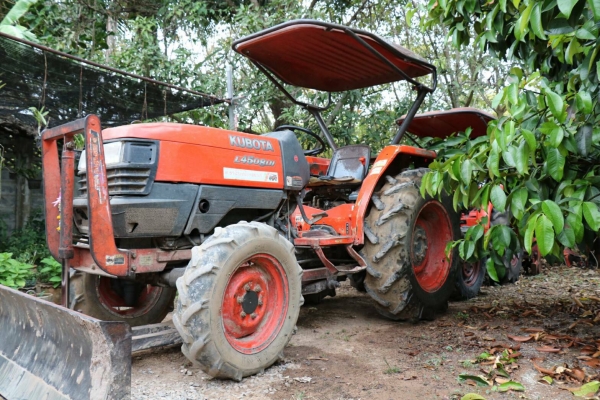 ขายรถไถ KUBOTA L4508 DI แถมดันหน้า ผาน 6 ทะเบียนพร้อมโอน ราคา 230,000 อ.แกลง จ.ระยอง มีรถขนส่งบริการขนส่งทั่วไทย DC Tractor Rayong 0818618678,0899347475 https://www.facebook.com/DC-Tractor-Rayong-3071545327&hellip;/shop&hellip; id line=081-8618678 id line