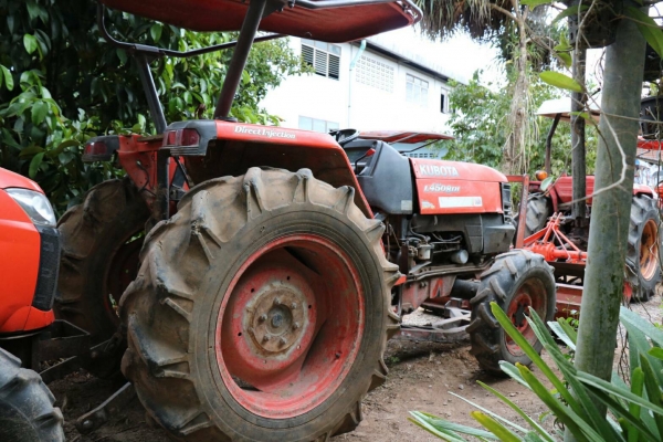 ขายรถไถ KUBOTA L4508 DI แถมดันหน้า ผาน 6 ทะเบียนพร้อมโอน ราคา 230,000 อ.แกลง จ.ระยอง มีรถขนส่งบริการขนส่งทั่วไทย DC Tractor Rayong 0818618678,0899347475 https://www.facebook.com/DC-Tractor-Rayong-3071545327&hellip;/shop&hellip; id line=081-8618678 id line