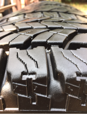 ยาง All Yokohama 30 9.5 R15 กลางปี15 ดอกเต็ม ไม่มีปะ ราคาไม่แพง