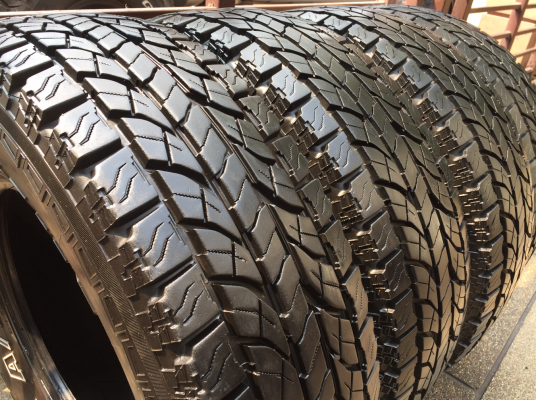 ยาง All Yokohama 30 9.5 R15 กลางปี15 ดอกเต็ม ไม่มีปะ ราคาไม่แพง