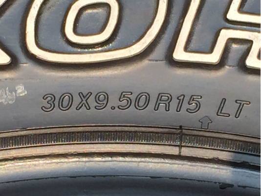 ยาง All Yokohama 30 9.5 R15 กลางปี15 ดอกเต็ม ไม่มีปะ ราคาไม่แพง