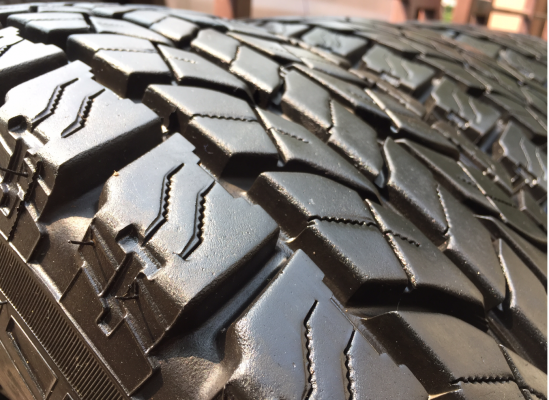 ยาง All Yokohama 30 9.5 R15 กลางปี15 ดอกเต็ม ไม่มีปะ ราคาไม่แพง