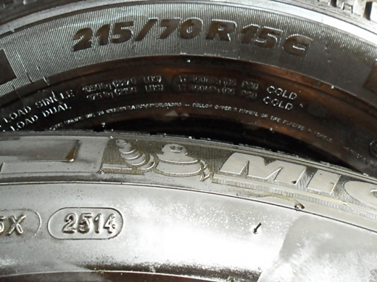 ยางกระบะ-รถตู้ขอบ15  มิชลิน215-70-15 ลงพื้นปี15 (4เส้น 3,200)ดอกเกือบ1เซ็น