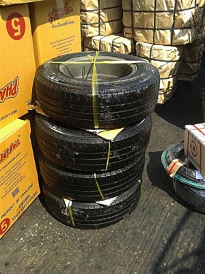 ยางกระบะ-รถตู้ขอบ15  มิชลิน215-70-15 ลงพื้นปี15 (4เส้น 3,200)ดอกเกือบ1เซ็น