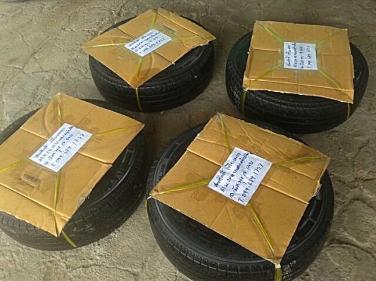 ยางกระบะ-รถตู้ขอบ15  มิชลิน215-70-15 ลงพื้นปี15 (4เส้น 3,200)ดอกเกือบ1เซ็น