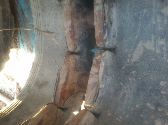 ขายแทรคยางข้อห่าง ใช้กับรถขุดขนาด6/7ตัน เช่น PC60-3,5 ,YARMAR B7 ขนาดยาง 400 X14.2X 41 ขายราคา 20,000บาท