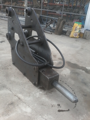 ขายหัวกระแทก ยี่ห้อ MKB900 เข็มโต95มิล ระยะห่าง 25 CM รูสลัก65 มิล ไม่มีถุงลม ใช้กับ รถขุด12ตันหรือ120และ200 พร้อมใช้งาน ขายราคา120,000 บาท ขายหัวกระแทก ยี่ห้อ MKB900 เข็มโต95มิล ระยะห่าง 25 CM รูสลัก65 มิล ไม่มีถุงลม ใช้กับ รถขุด12ตันหรือ120และ200 พร้อมใช้งาน ขายราคา120,000 บาท