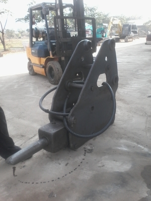 ขายหัวกระแทก ยี่ห้อ MKB900  เข็มโต95มิล ระยะห่าง 25 CM รูสลัก65 มิล ไม่มีถุงลม ใช้กับ รถขุด12ตันหรือ120และ200 พร้อมใช้งาน ขายราคา120,000 บาท