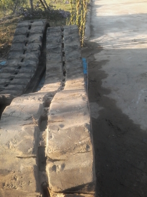 ขายแทรคยาง รถขุด5ตัน เช่น EX50,55 ขนาดยาง 400X14.2X37 ขายราคา 35,000 บาท ขายแทรคยาง รถขุด5ตัน เช่น EX50,55 ขนาดยาง 400X14.2X37 ขายราคา 35,000 บาท