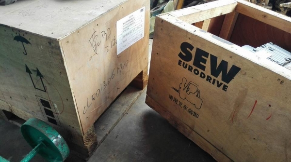 ** SOLD ** มอเตอร์เกียร์ SEW Eurodrive 7.5 HP ทด 1:5 (290rpm) 380V ของใหม่นอนลัง มี 2 ตัว!! ** SOLD ** มอเตอร์เกียร์ SEW Eurodrive 7.5 HP ทด 1:5 (290rpm) 380V ของใหม่นอนลัง มี 2 ตัว!!