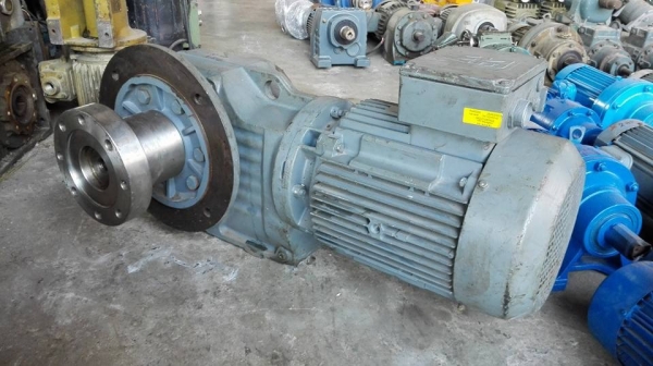 ** SOLD ** มอเตอร์เกียร์ SEW Eurodrive 10 HP ทด 1:30 (50rpm) 380V สวยพร้อมใช้