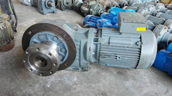 ** SOLD ** มอเตอร์เกียร์ SEW Eurodrive 10 HP ทด 1:30 (50rpm) 380V สวยพร้อมใช้