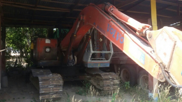 ขายเหมารวม5คันดั้ม115.120รวม3คันแม๊คโคpc120-2..เทเลอสิบล้อ1คัน  มีทะบียนทุกคันใช้งานได้ทุกคันรถจอดเก็บ