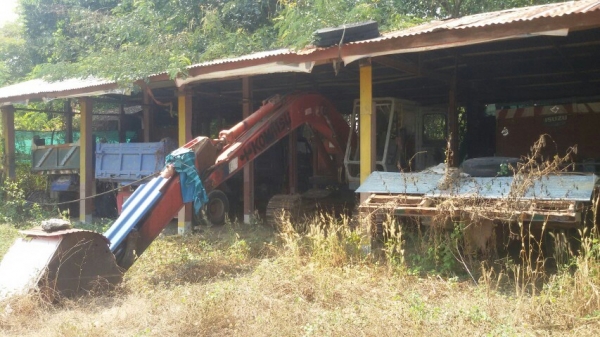 ขายเหมารวม5คันดั้ม115.120รวม3คันแม๊คโคpc120-2..เทเลอสิบล้อ1คัน  มีทะบียนทุกคันใช้งานได้ทุกคันรถจอดเก็บ