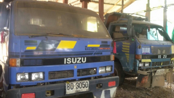 ขายเหมารวม5คันดั้ม115.120รวม3คันแม๊คโคpc120-2..เทเลอสิบล้อ1คัน  มีทะบียนทุกคันใช้งานได้ทุกคันรถจอดเก็บ