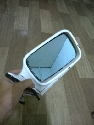ขายกระจกมองข้าง bmw e30 สภาพok กระจกไม่สวย1ข้างตามรูป ราคา1000 โทร0924462525โส กทม