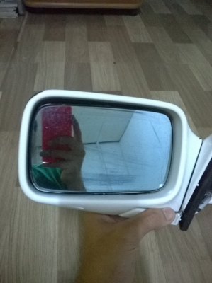 ขายกระจกมองข้าง bmw e30 สภาพok กระจกไม่สวย1ข้างตามรูป ราคา1000 โทร0924462525โส กทม