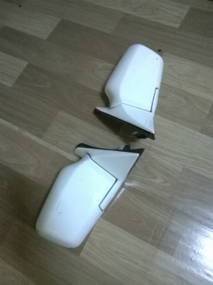 ขายกระจกมองข้าง bmw e30 สภาพok กระจกไม่สวย1ข้างตามรูป ราคา1000 โทร0924462525โส กทม