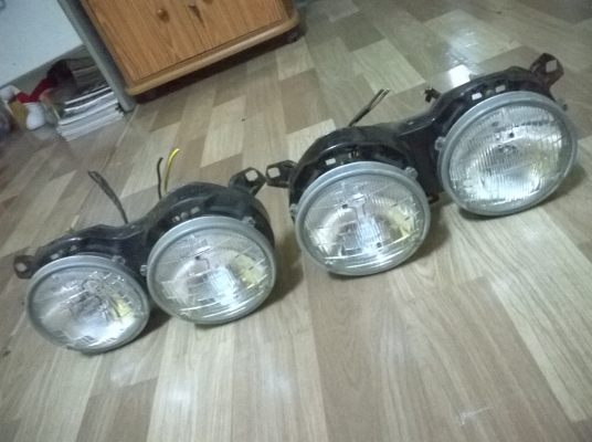 ขายชุดโคมไฟหน้า bmw e30 สภาพสวย ราคา2000 โทร0924462525โส กทม