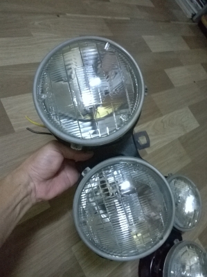 ขายชุดโคมไฟหน้า bmw e30 สภาพสวย ราคา2000 โทร0924462525โส กทม ขายชุดโคมไฟหน้า bmw e30 สภาพสวย ราคา2000 โทร0924462525โส กทม