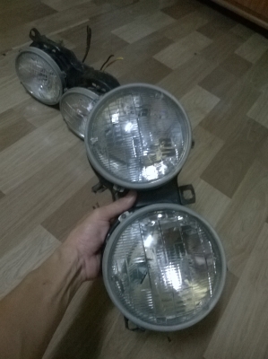 ขายชุดโคมไฟหน้า bmw e30 สภาพสวย ราคา2000 โทร0924462525โส กทม ขายชุดโคมไฟหน้า bmw e30 สภาพสวย ราคา2000 โทร0924462525โส กทม