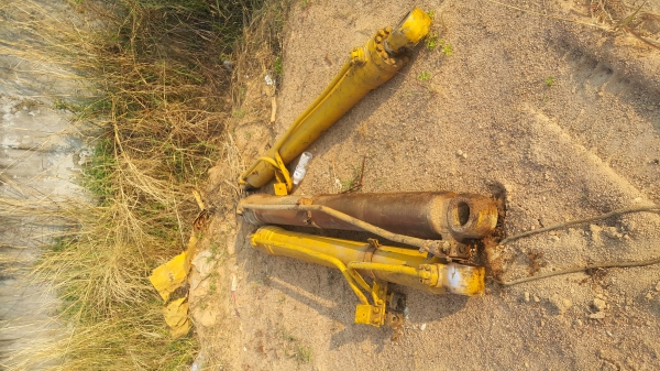 ขายกระบอก KOMATSU PC200-6