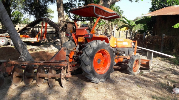 ถไถ 45 แรง ปึ 51 เครื่องแห้งดี พร้อมลุยงาน อุปกร 2 ชิ้น ราคา เบาฯฯ 215000 บาท ดูรถ ที จ. ศรีสะเกษ วันทูคอล 098 6683-479 dtac 094 283-9369 สิทธิ์ คับ