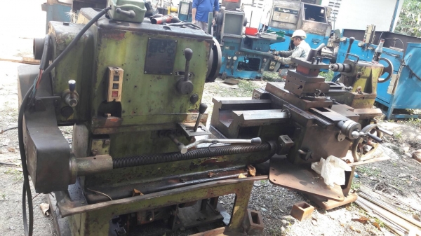 ขายกลึง6ฟุตรูเพลา3นิ้วปอกผิวได้มีหัวจับ3จับยังไม่ได้ใส่ราคาประหยัดๆครับ