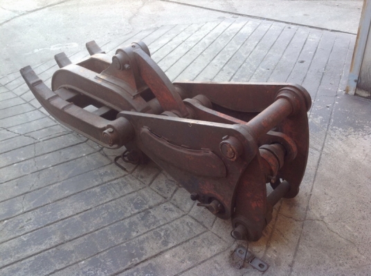 ขาย ตัวคีบไม้ติดแบคโฮ PC60 - PC100 ขาย ตัวคีบไม้ติดแบคโฮ PC60 - PC100