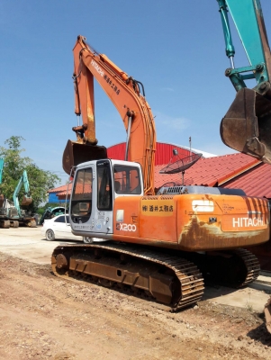 ขายค่ะ.HITACHI  EX 200 -5  มาใหม่  เก่าญี่ปุ่นแท้  สภาพสวยมากๆๆ  ใช้งานมาแค่  6,XXX  ชั่วโมง  ลองระบบกันได้ทุกวัน  โทร  089-3818694  ดวงนภา