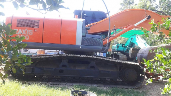 ขาย!! >>> Hitachi Zx200 รุ่น 3 <<< เบอร์ติดต่อ 098-7155789