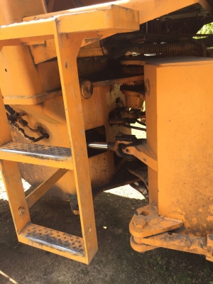 ขายรถตักล้อยาง KOMATSU 510 กรองคู่ สภาพสวย พร้อมใช้งาน สนใจโทร 081-970-1072