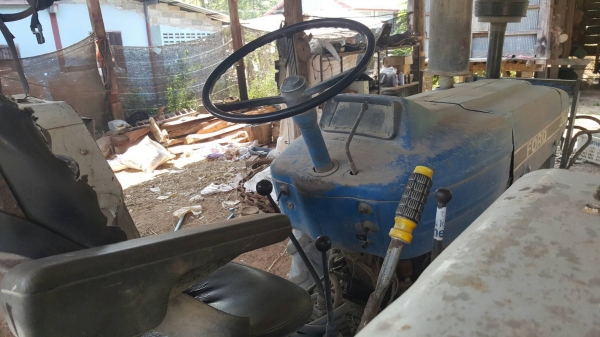 ขาย รถไถ 2 เพลา FORD 7610 เครื่องเสื้อลายเทอร์โบ คานหน้า FORD เครื่องแน่น เกียร์ดี เล่มทะเบียนครบ อุปกรณ์ 4 ชิ้น