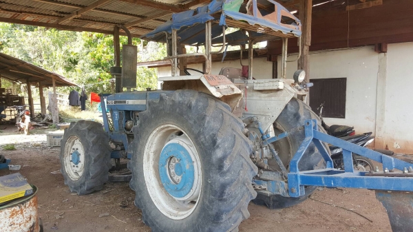 ขาย รถไถ 2 เพลา FORD 7610 เครื่องเสื้อลายเทอร์โบ คานหน้า FORD เครื่องแน่น เกียร์ดี เล่มทะเบียนครบ อุปกรณ์ 4 ชิ้น