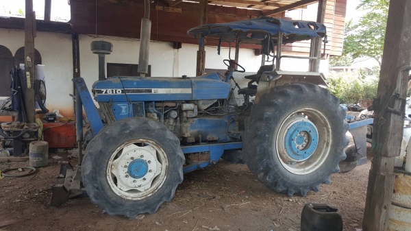 ขาย รถไถ 2 เพลา FORD 7610 เครื่องเสื้อลายเทอร์โบ คานหน้า FORD เครื่องแน่น เกียร์ดี เล่มทะเบียนครบ อุปกรณ์ 4 ชิ้น