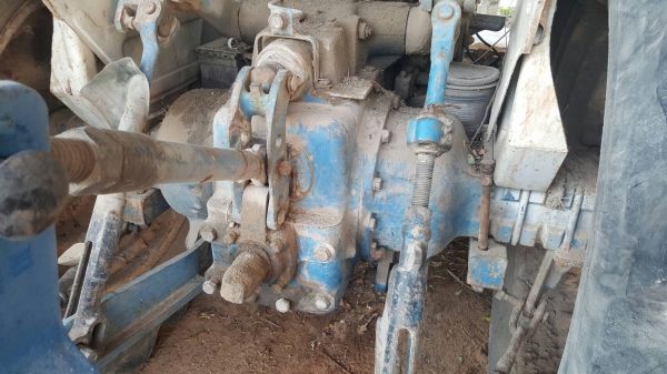 ขาย รถไถ 2 เพลา FORD 7610 เครื่องเสื้อลายเทอร์โบ คานหน้า FORD เครื่องแน่น เกียร์ดี เล่มทะเบียนครบ อุปกรณ์ 4 ชิ้น