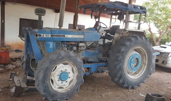 ขาย รถไถ 2 เพลา FORD 7610 เครื่องเสื้อลายเทอร์โบ คานหน้า FORD เครื่องแน่น เกียร์ดี เล่มทะเบียนครบ อุปกรณ์ 4 ชิ้น