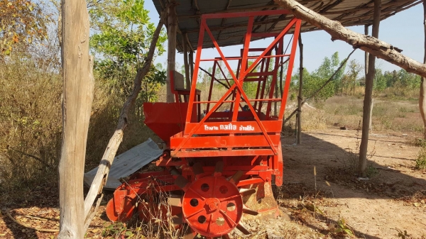 ขาย เครื่องปลูกอ้อย ขนาดใหญ่ 4 หัวปลูก อู่กลกิจบ้านโป่ง ราคาต่อรองได้ครับ