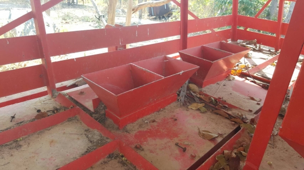 ขาย เครื่องปลูกอ้อย ขนาดใหญ่ 4 หัวปลูก อู่กลกิจบ้านโป่ง ราคาต่อรองได้ครับ