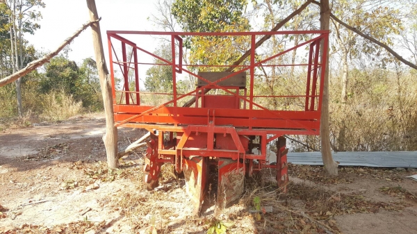 ขาย เครื่องปลูกอ้อย ขนาดใหญ่ 4 หัวปลูก อู่กลกิจบ้านโป่ง ราคาต่อรองได้ครับ