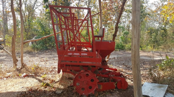 ขาย เครื่องปลูกอ้อย ขนาดใหญ่ 4 หัวปลูก อู่กลกิจบ้านโป่ง ราคาต่อรองได้ครับ