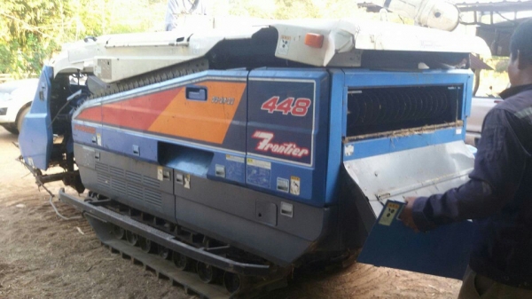 รถเกี่ยวข้าวอิซิกิเก่านอกระบบดีใช้งานได้มีระบบยกตัวเอียงซ้ายขวายกสูงได้ไม่ไกลมากส่งให้ฟรีครับ