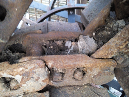 ขายโซ่พร้อมแผ่นแทรคของรถแบคโฮ KOBELCO SK200-/// ราคาเส้นละ 20000 ขายโซ่พร้อมแผ่นแทรคของรถแบคโฮ KOBELCO SK200-/// ราคาเส้นละ 20000